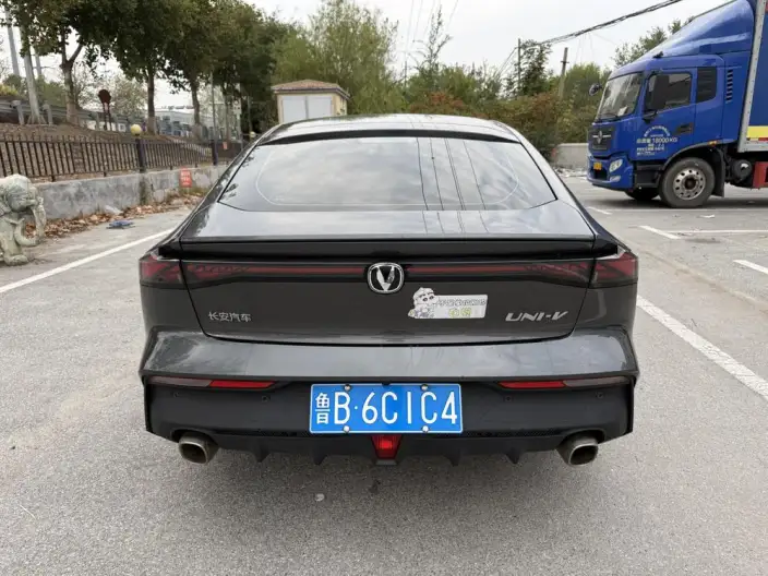 Changan UNI-V 2023 Model 1.5T Exclusive Model – фото 5