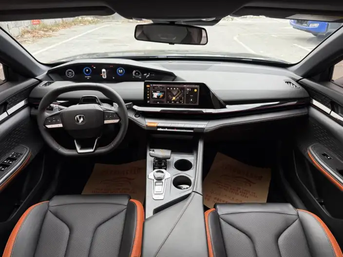 Changan UNI-V 2023 Model 1.5T Exclusive Model – фото 7