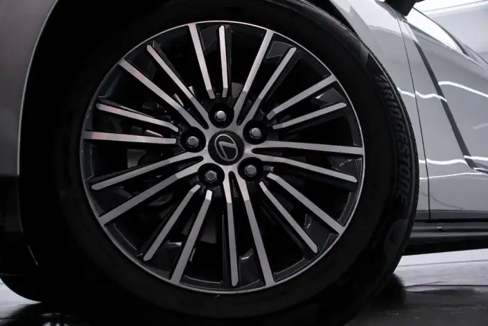 Lexus ES 2026 Model 300h – фото 8