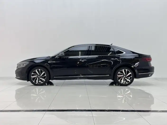 Volkswagen Passat 2023 Model Facelift 330TSI Premium Edition – фото 4