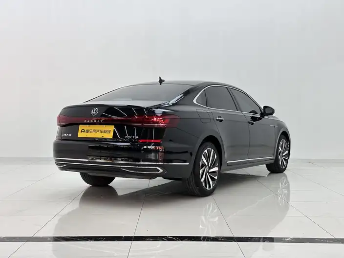 Volkswagen Passat 2023 Model Facelift 330TSI Premium Edition – фото 7