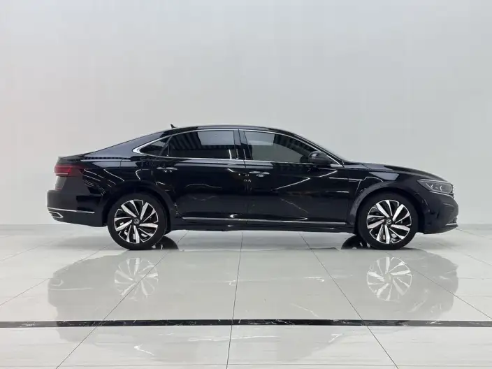 Volkswagen Passat 2023 Model Facelift 330TSI Premium Edition – фото 8