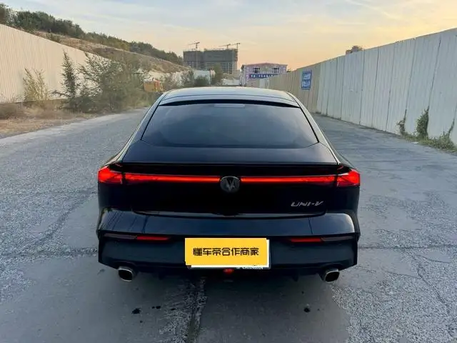 Changan UNI-V 2023 Model 1.5T Exclusive Model – фото 5