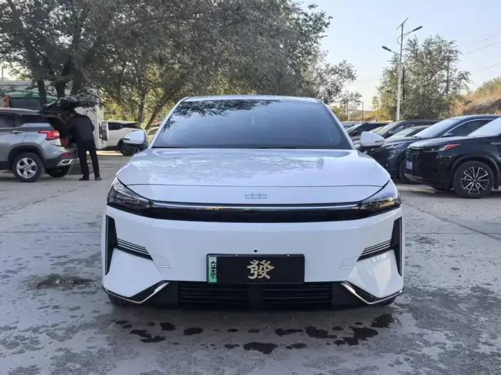 Geely Galaxy L6 2025 Model 1.5 EM-i DHT 60KM Voyage Edition
