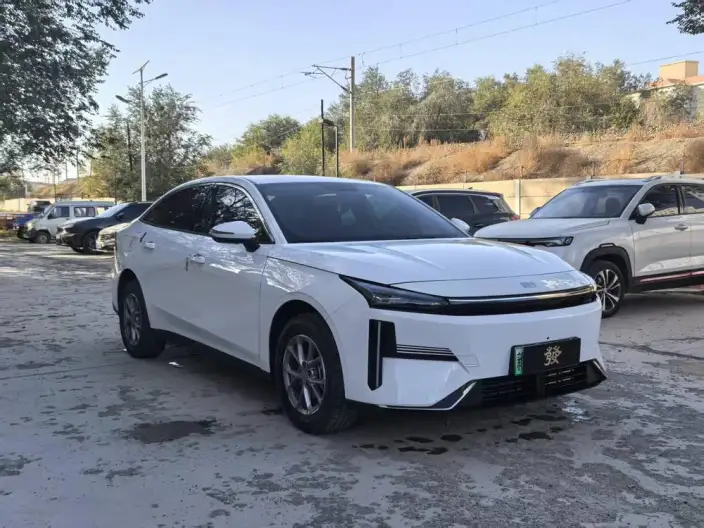 Geely Galaxy L6 2025 Model 1.5 EM-i DHT 60KM Voyage Edition