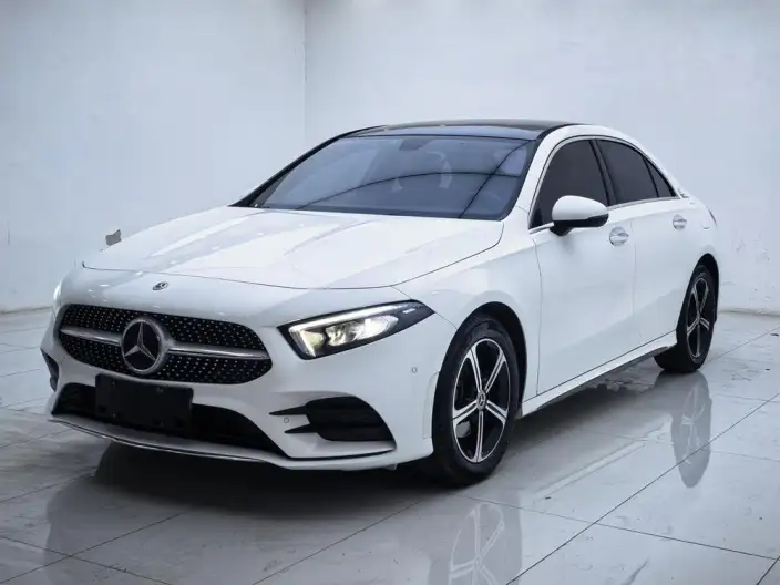 Mercedes-Benz A-class 2023 Model A 200 L Sports sedan Fashion Edition – фото 1