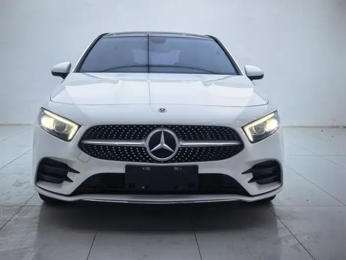 Mercedes-Benz A-class 2023 Model A 200 L Sports sedan Fashion Edition – фото 2