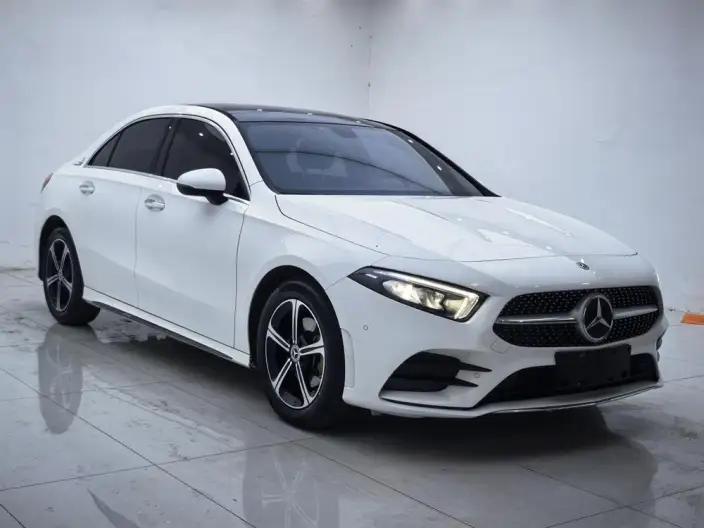 Mercedes-Benz A-class 2023 Model A 200 L Sports sedan Fashion Edition – фото 3