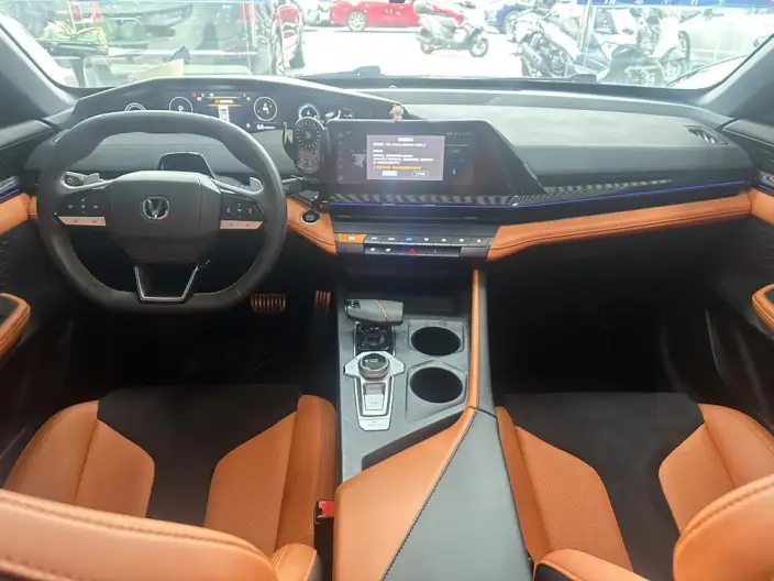 Changan UNI-V 2023 Model 1.5T Exclusive Model – фото 8