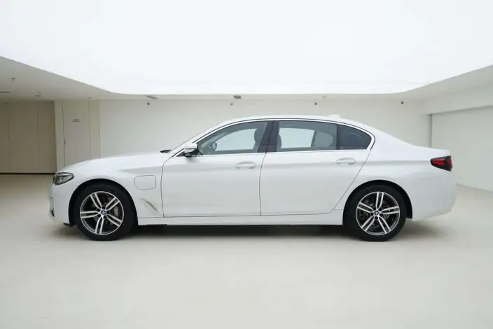 BMW 5 Series PHEV 2022 Model 535Le Luxury Set – фото 3