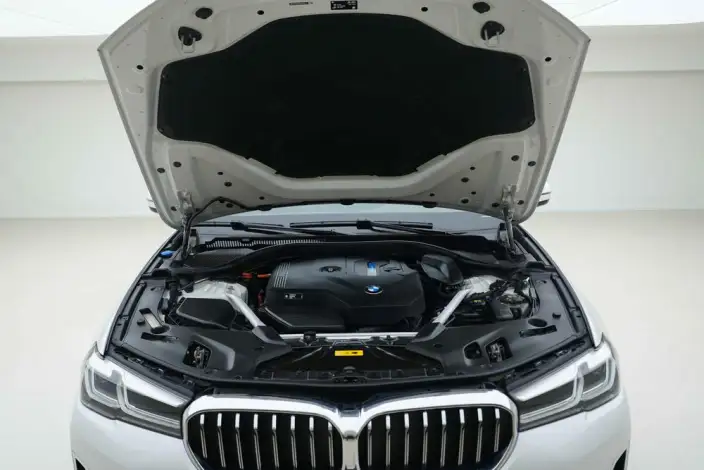BMW 5 Series PHEV 2022 Model 535Le Luxury Set – фото 6