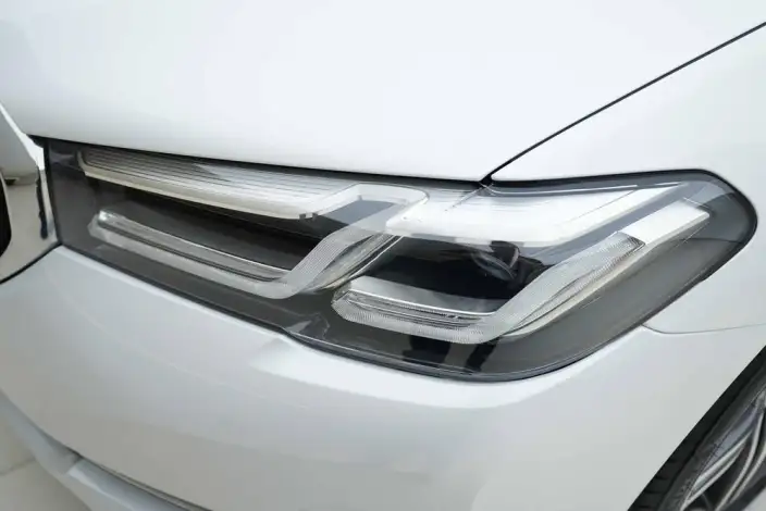 BMW 5 Series PHEV 2022 Model 535Le Luxury Set – фото 7