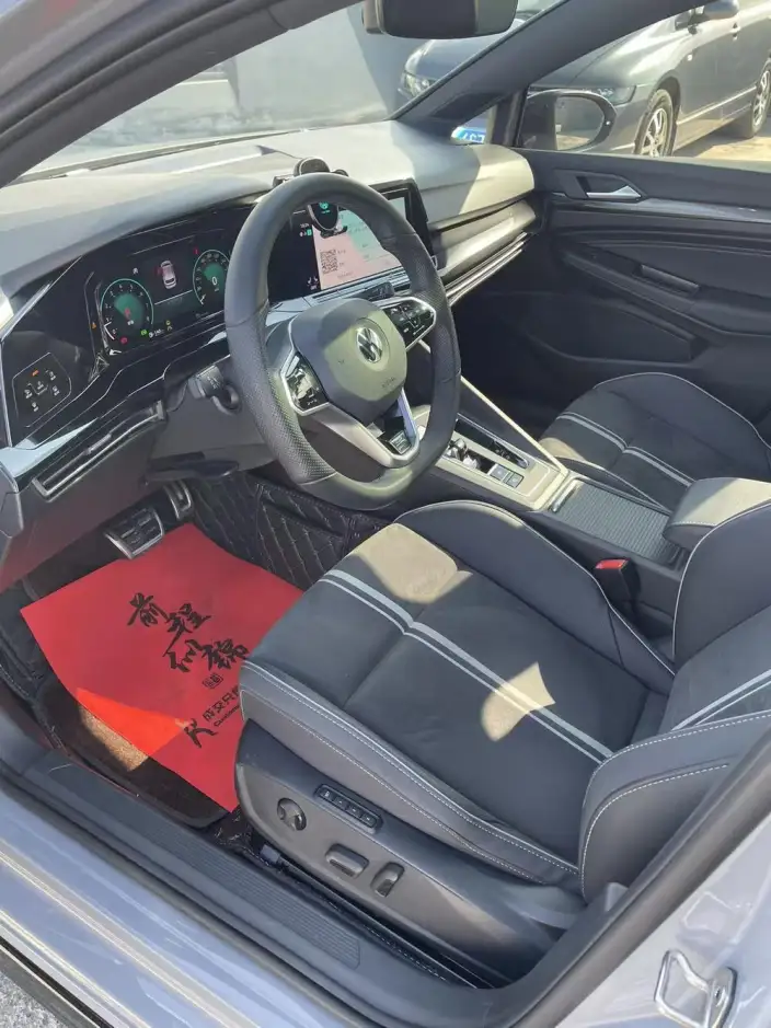 Volkswagen Golf 2023 Model 280TSI DSG R-Line Lite – фото 8