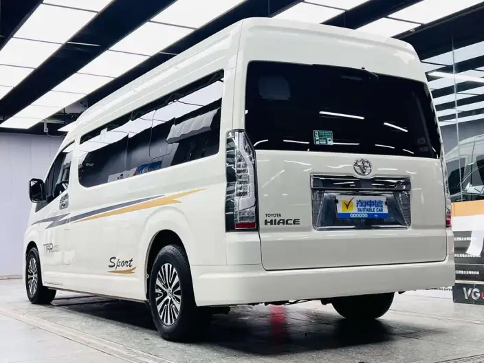 Hiace 2021 Model 3.5L Automatic Rear Drive 7 seat Parallel Imported