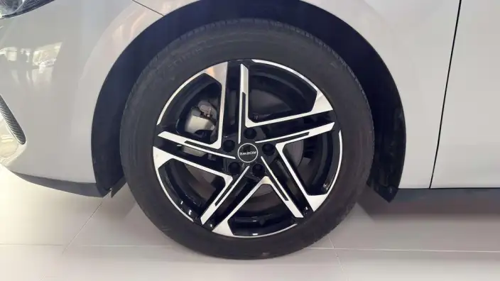 Roewe D7 DMH 2023 Model 125 Ultimate Edition – фото 9