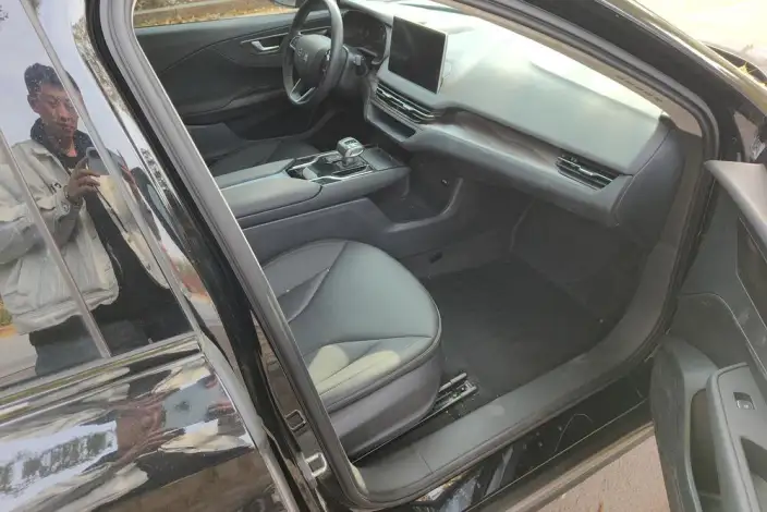 Hongqi E-QM5 2024 Model 450KM Travel Edition 100kW – фото 10