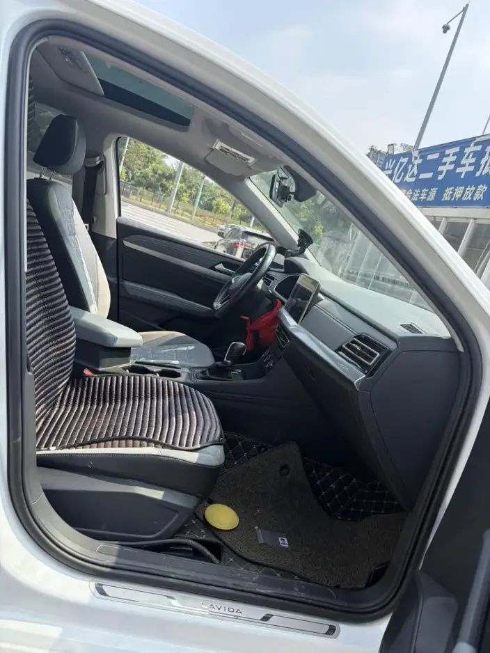 Volkswagen Lavida 2023 Model Facelift 1.5L Automatic Manyi Edition – фото 6