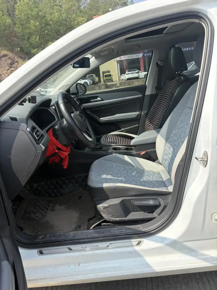 Volkswagen Lavida 2023 Model Facelift 1.5L Automatic Manyi Edition – фото 9