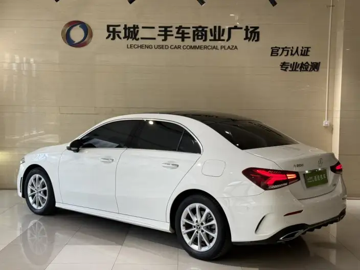 Mercedes-Benz A-class 2022 Model A 200 L Sports sedan Fashion Edition – фото 3