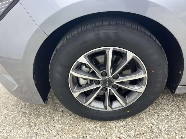 BYD Destroyer 05 2024 Model Honor Edition DM-i 55KM Luxury Model – фото 8