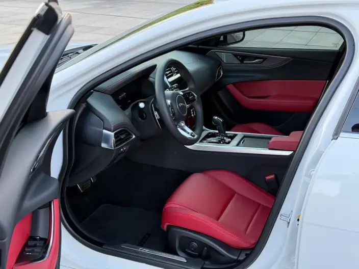 Jaguar XE L 2024 Model 2.0T 250PS R-DYNAMIC S Enterprising Sports Edition – фото 8