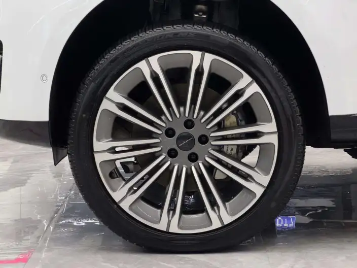 Range Rover 2026 Model 3.0 L6 400PS AB Long axis Edition – фото 7