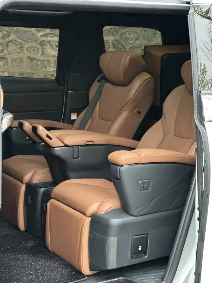 Elfa 2026 Model 2.5L Automatic 4WD 7 seat Parallel Imported – фото 9