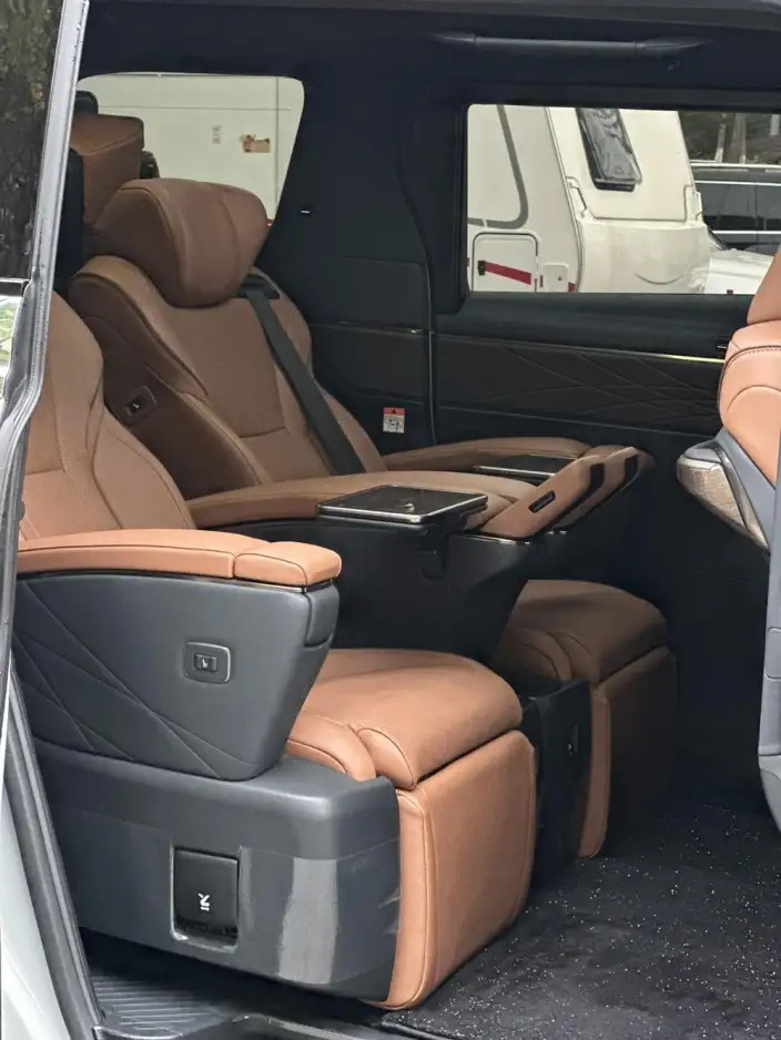 Elfa 2026 Model 2.5L Automatic 4WD 7 seat Parallel Imported – фото 10
