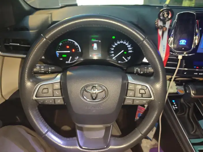 Toyota Sienna 2023 Model Hybrid 2.5L Deluxe Edition – фото 7