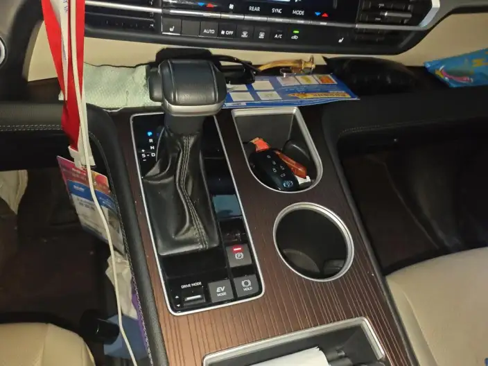 Toyota Sienna 2023 Model Hybrid 2.5L Deluxe Edition – фото 9