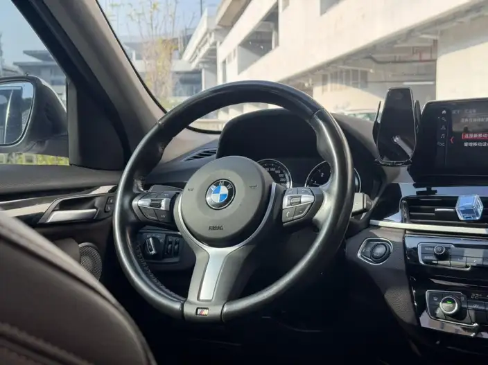 BMW X1 2022 Model sDrive25Li Leading Model – фото 8