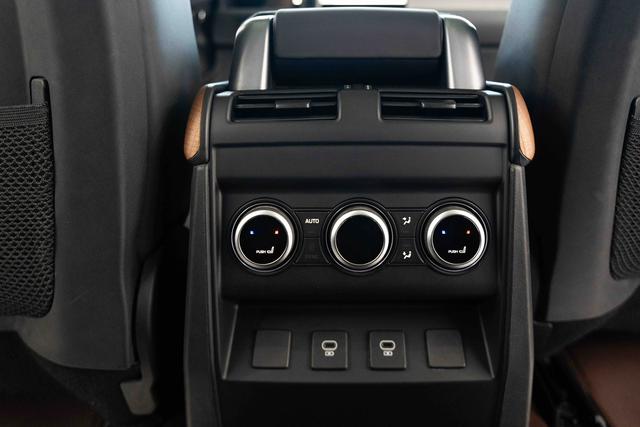 Land Rover De f ender 2022 110 P400 X-DYNAMIC HSE – фото 12