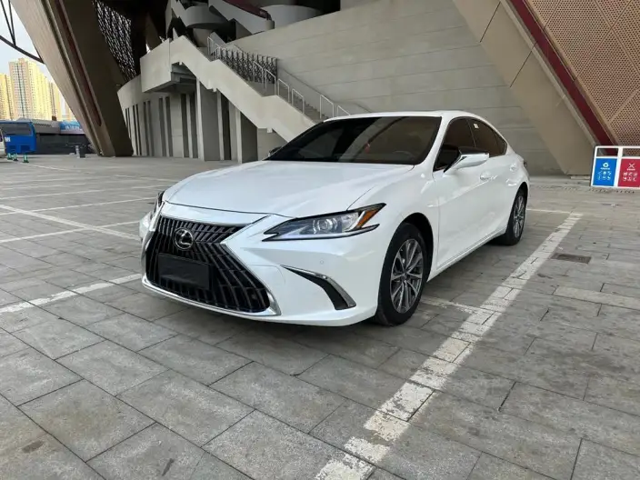 Lexus ES 2022 Model 200 Superior Edition
