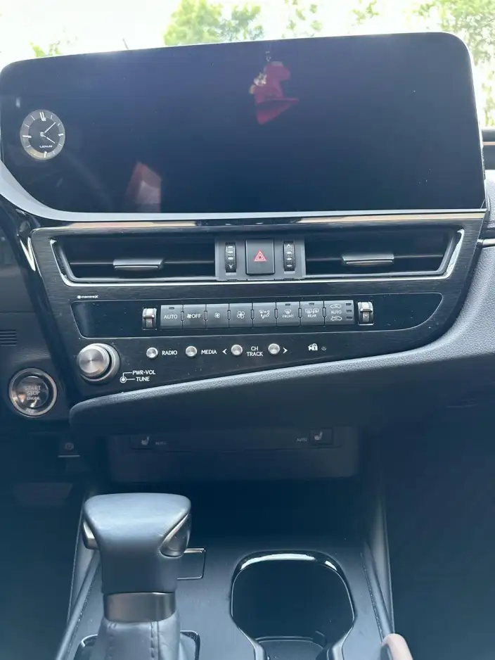 Lexus ES 2022 Model 200 Superior Edition – фото 9