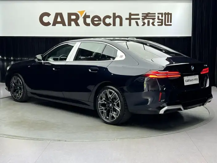 BMW 5 Series 2024 Model 530Li Exclusive Model M Sports Set – фото 5
