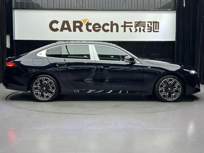BMW 5 Series 2024 Model 530Li Exclusive Model M Sports Set – фото 8