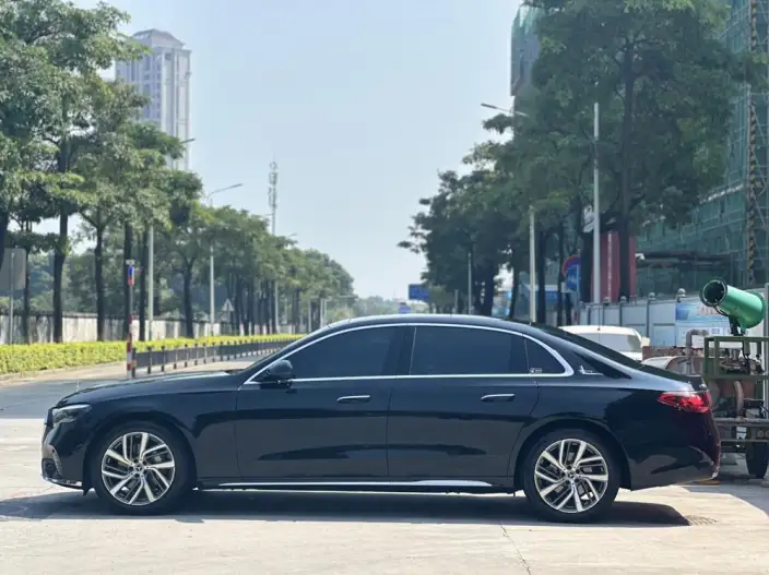 Mercedes-Benz E-Class 2025 Model E 300 L Fashion Model sedan