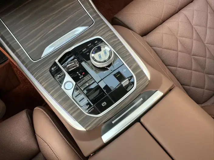 BMW X7 2024 Model xDrive40i Leading Model Luxury Set 7 seat – фото 10