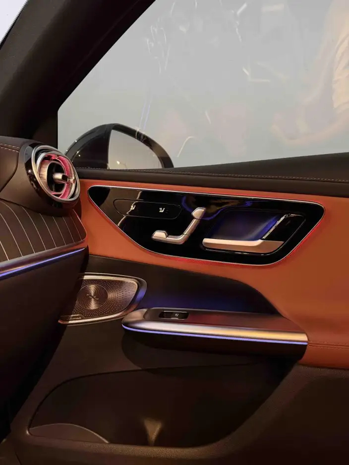 Mercedes-Benz GLC 2023 Model GLC 300 L 4MATIC Luxury Model 7 seat – фото 8