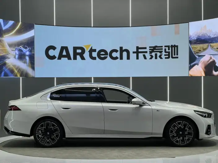 BMW 5 Series 2025 Model 530Li Exclusive Model M Sports Set – фото 8