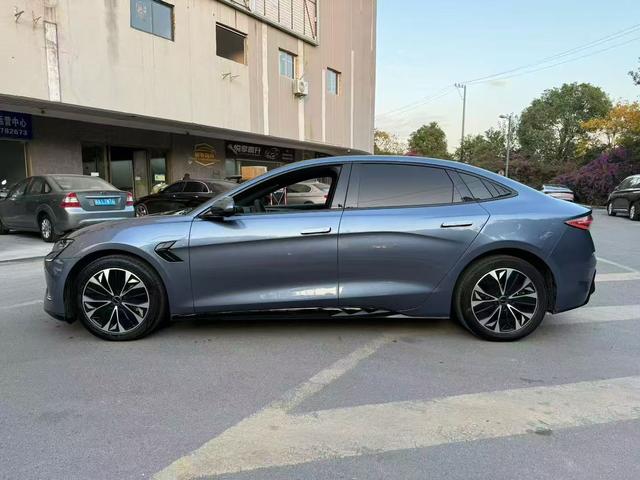 BYD Seal Модель 2022 года 550KM Standard Battery Li f e Rear Drive Edition Elite – фото 3