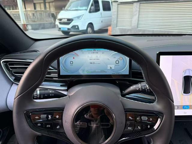 BYD Seal Модель 2022 года 550KM Standard Battery Li f e Rear Drive Edition Elite – фото 9