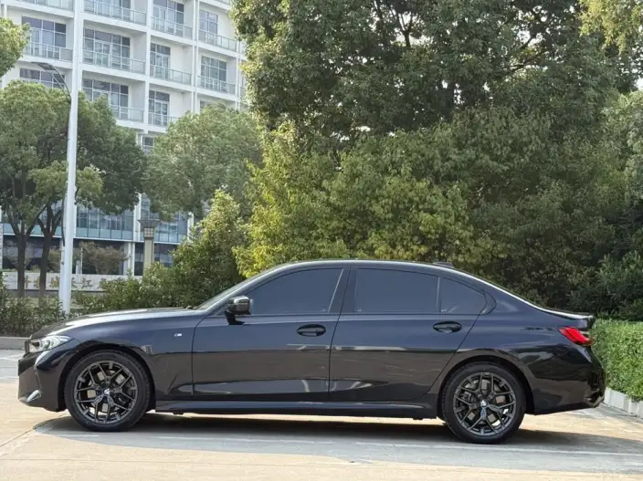 BMW 3 Series 2025 Model 330Li M Sports Night Set – фото 3