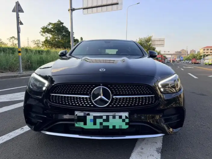 Mercedes-Benz E-Class PHEV 2022 Model Facelift E 350 e L sedan – фото 2