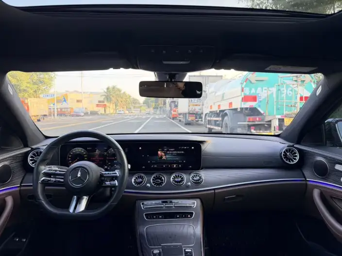 Mercedes-Benz E-Class PHEV 2022 Model Facelift E 350 e L sedan – фото 7