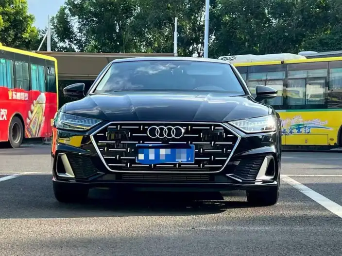 Audi A7 L 2024 Model 45 TFSI Luxury Model – фото 2