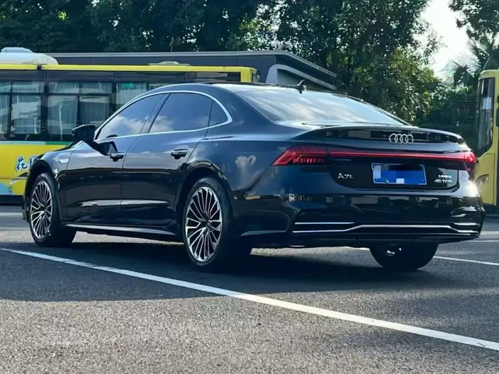 Audi A7 L 2024 Model 45 TFSI Luxury Model – фото 4