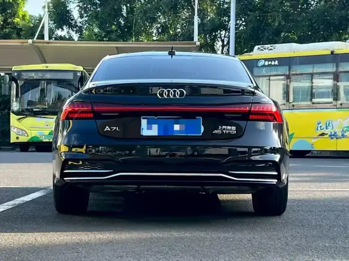 Audi A7 L 2024 Model 45 TFSI Luxury Model – фото 5