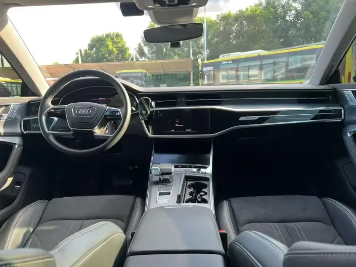 Audi A7 L 2024 Model 45 TFSI Luxury Model – фото 8