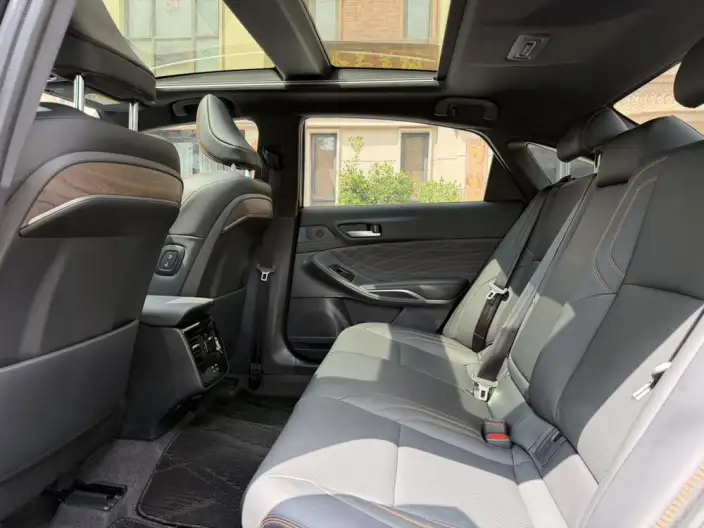 Toyota Avalon 2024 Model Intelligent Hybrid 2.0L E-CVT Deluxe Edition – фото 9